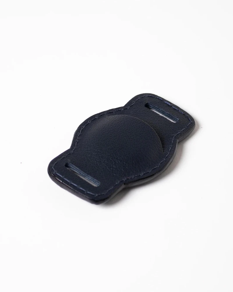 RAMONA FOR YOU Midnight Navy Leather Airtag Holder (Made In Guatemala) - Image 3
