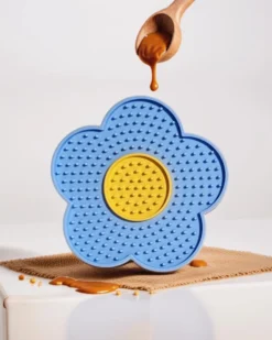 HEALTHY HOUND Coming Up Daisies Suction Cup Lick Mat For Cats + Dogs