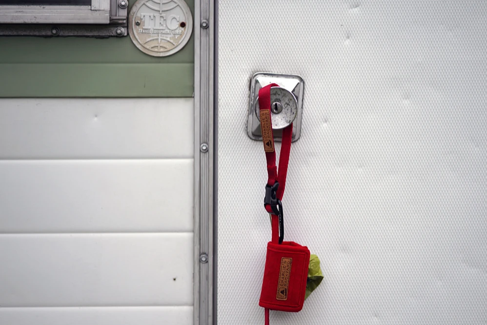 CHARLIE'S BACKYARD Easy Dog Poo Bag In Tan - Image 6