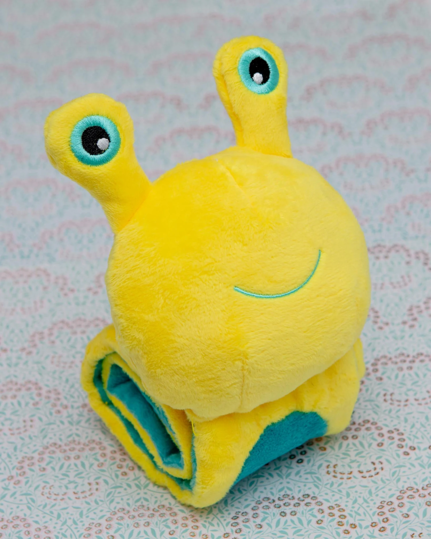 FOU FOU BRANDS Hide N Seek Snail Snuffle Toy